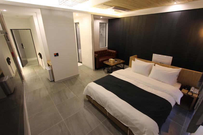 Instar Tourist Hotel Тегу Екстер'єр фото