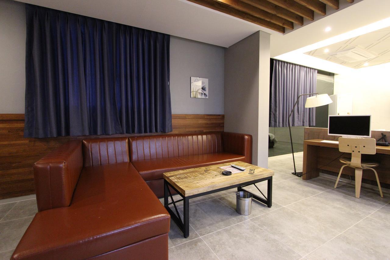 Instar Tourist Hotel Тегу Екстер'єр фото