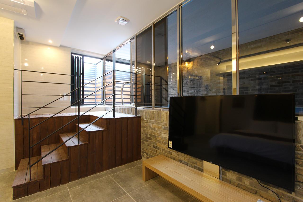 Instar Tourist Hotel Тегу Екстер'єр фото