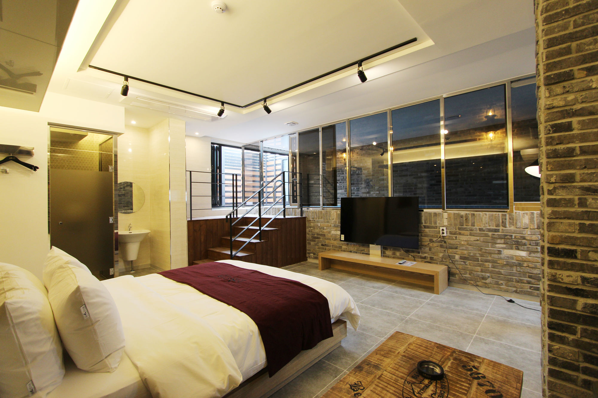 Instar Tourist Hotel Тегу Екстер'єр фото
