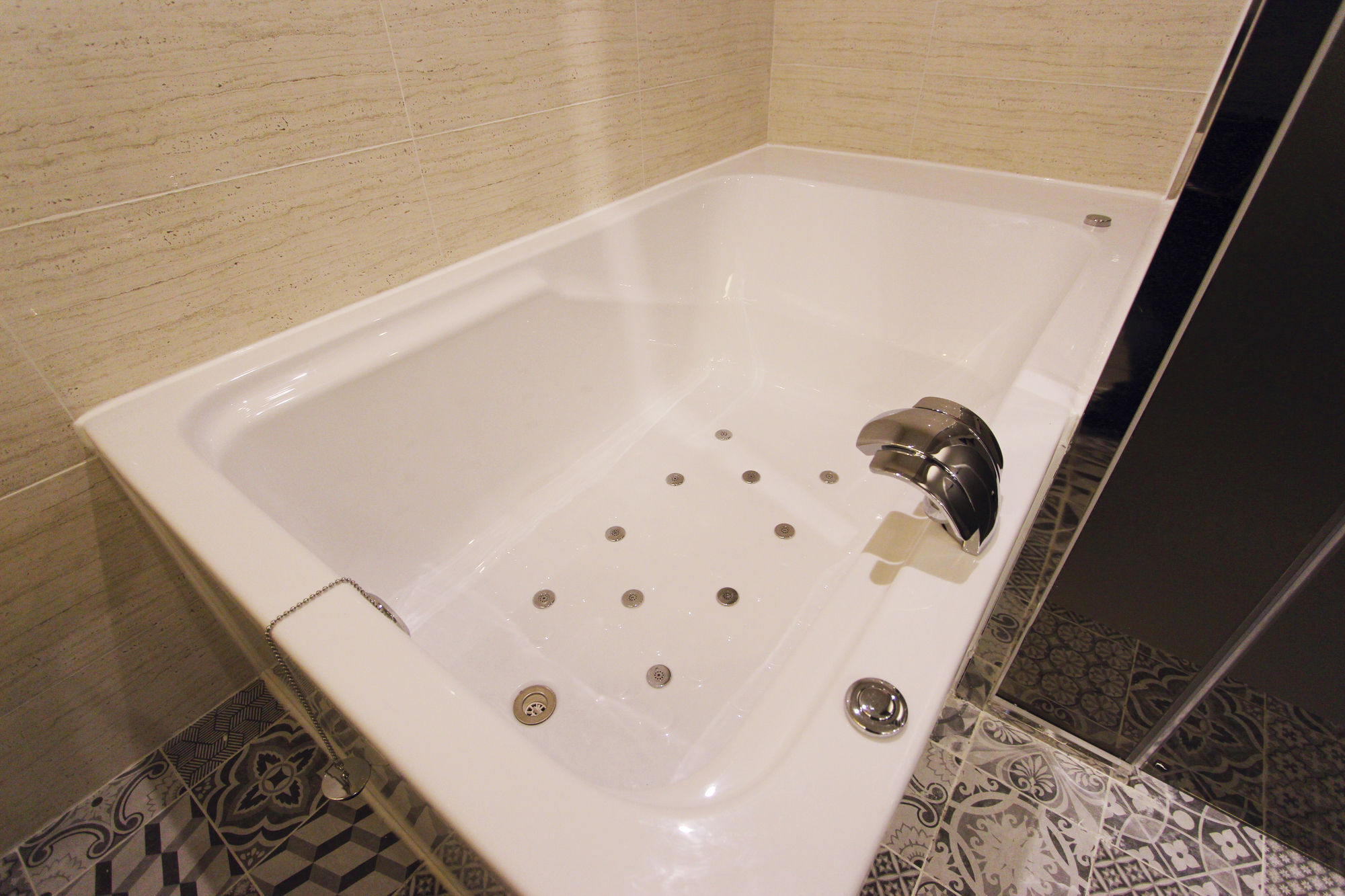 Instar Tourist Hotel Тегу Екстер'єр фото