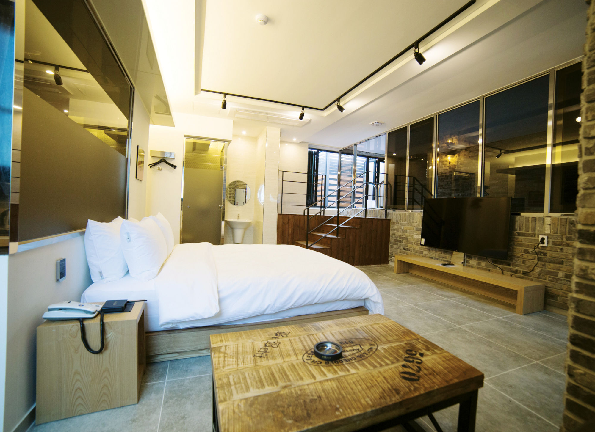 Instar Tourist Hotel Тегу Екстер'єр фото